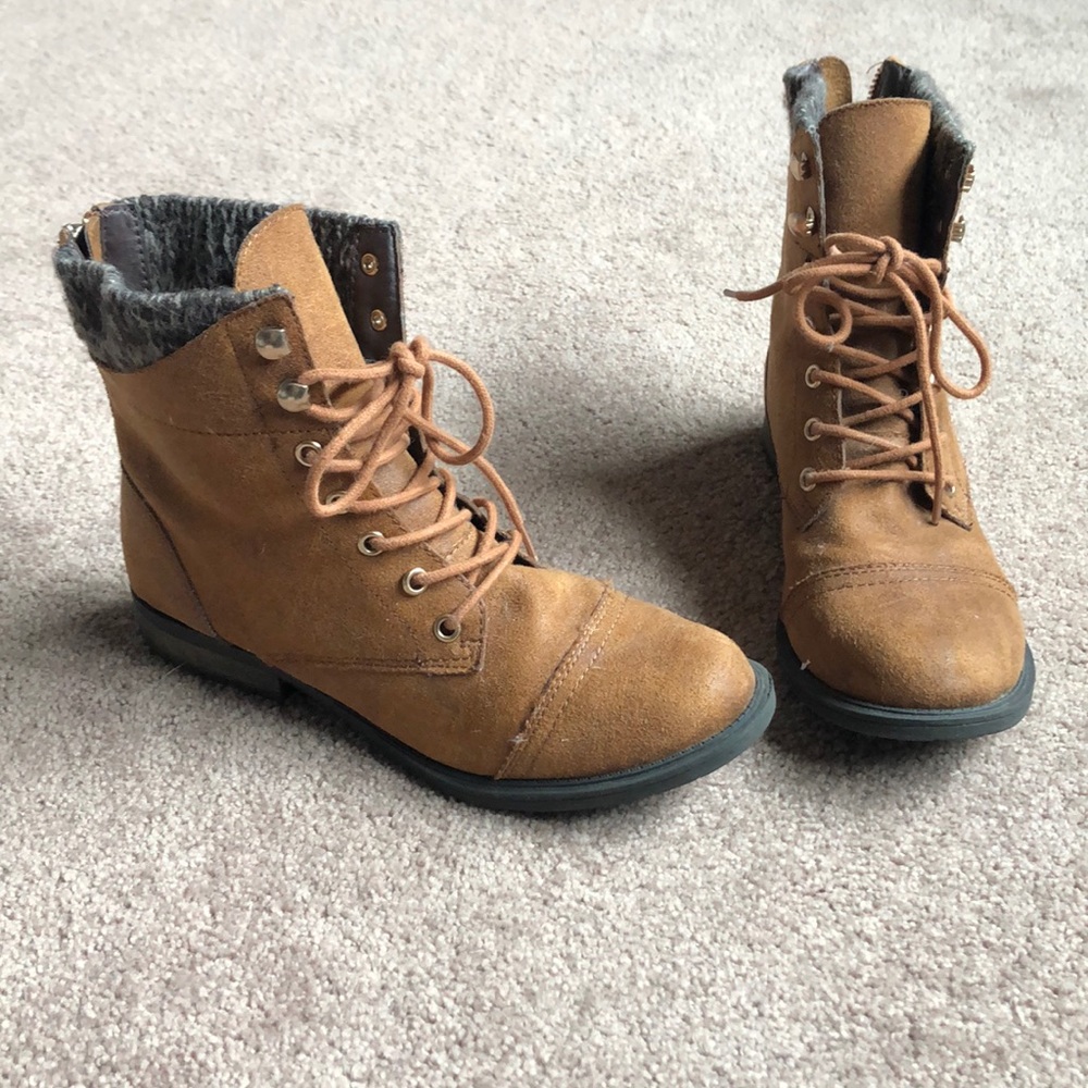 Combat boots